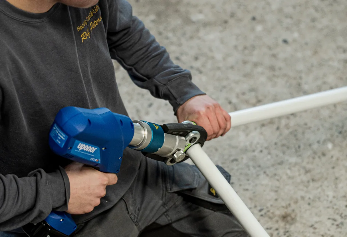 image of customer support interaction (for a plumbing service)